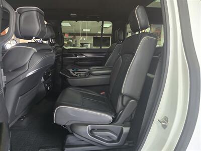 2024 Jeep Grand Wagoneer L Obsidian 4DR SUV 4X4   - Photo 11 - Hamilton, OH 45015