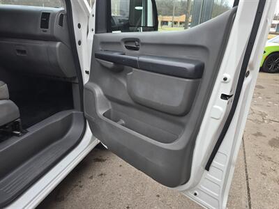 2016 Nissan NV 2500 HD SL 3DR CARGO VAN/V6   - Photo 10 - Hamilton, OH 45015