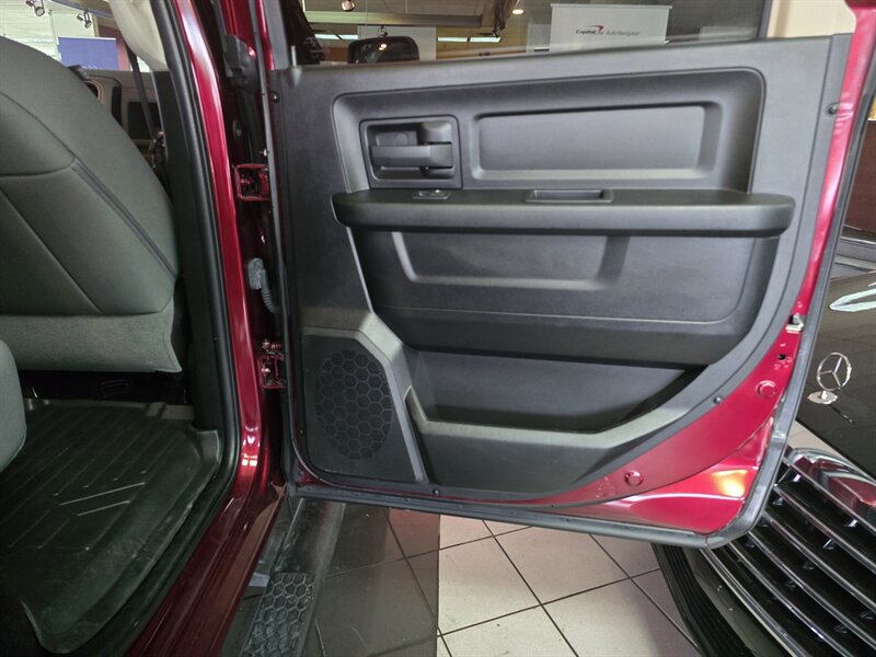 2017 RAM 1500 Express - Photo 15 - Hamilton, OH 45015