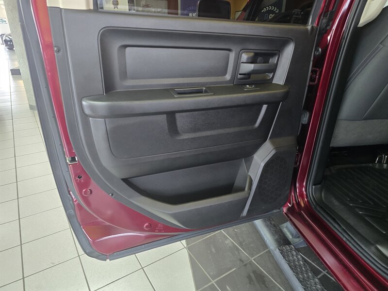 2017 RAM 1500 Express - Photo 10 - Hamilton, OH 45015