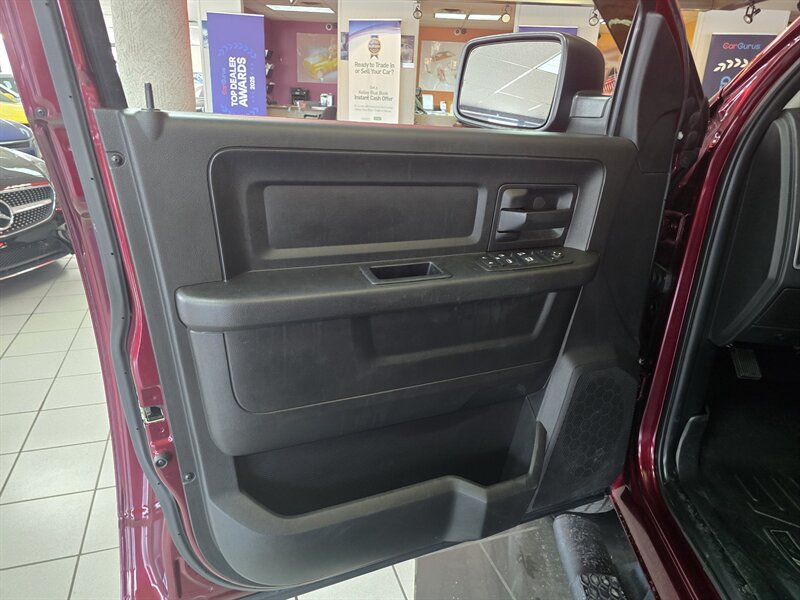 2017 RAM 1500 Express - Photo 7 - Hamilton, OH 45015