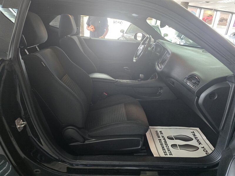 2019 Dodge Challenger SXT - Photo 13 - Hamilton, OH 45015