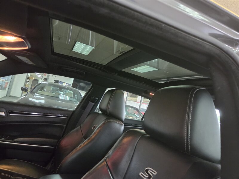 2023 Chrysler 300 Series S V6 4DR SEDAN - Photo 18 - Hamilton, OH 45015