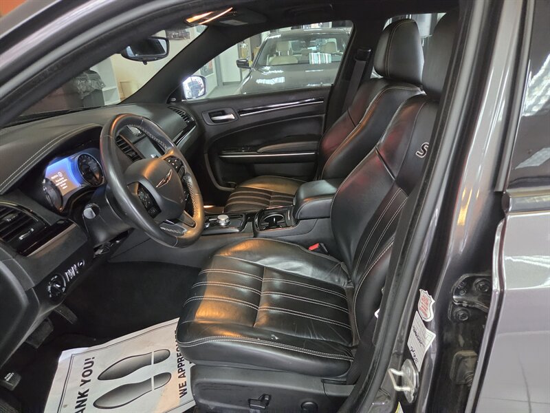 2023 Chrysler 300 Series S V6 4DR SEDAN - Photo 10 - Hamilton, OH 45015