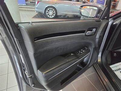 2023 Chrysler 300 Series S V6 4DR SEDAN - Photo 9 - Hamilton, OH 45015