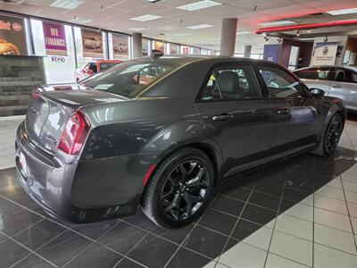 2023 Chrysler 300 Series S V6 4DR SEDAN - Photo 8 - Hamilton, OH 45015