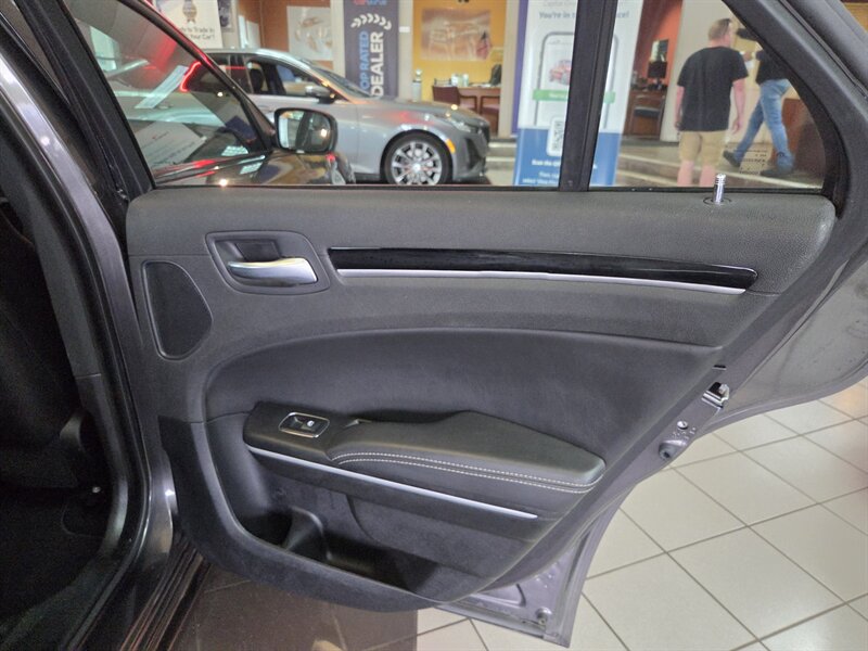 2023 Chrysler 300 Series S V6 4DR SEDAN - Photo 21 - Hamilton, OH 45015