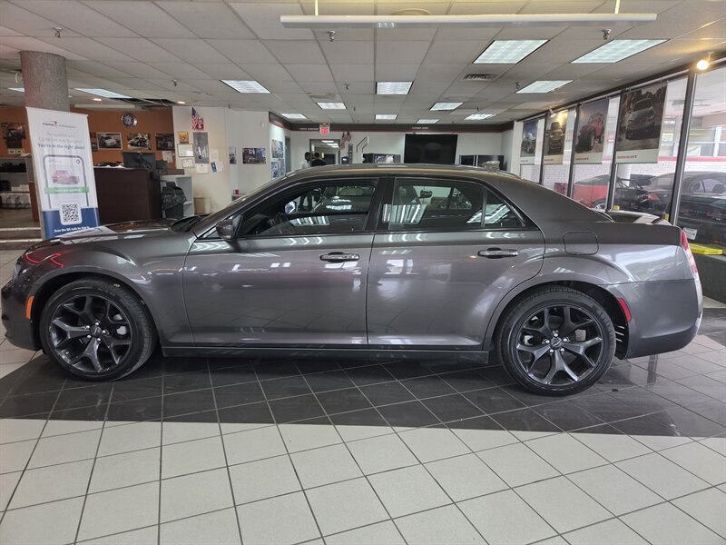 2023 Chrysler 300 Series S V6 4DR SEDAN - Photo 3 - Hamilton, OH 45015