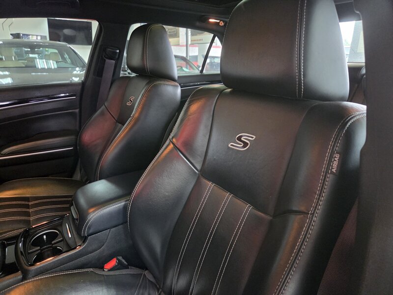 2023 Chrysler 300 Series S V6 4DR SEDAN - Photo 13 - Hamilton, OH 45015