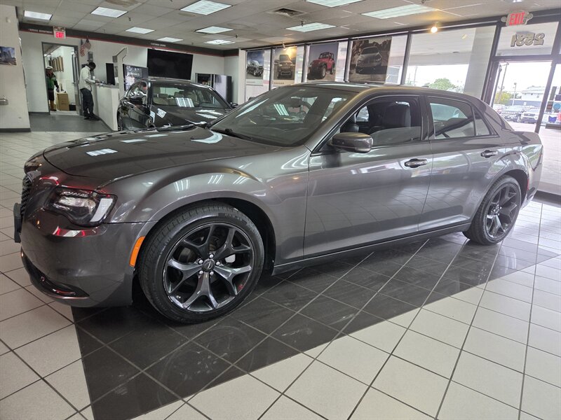 2023 Chrysler 300 Series S V6 4DR SEDAN - Photo 2 - Hamilton, OH 45015