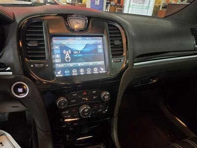 2023 Chrysler 300 Series S V6 4DR SEDAN - Photo 33 - Hamilton, OH 45015