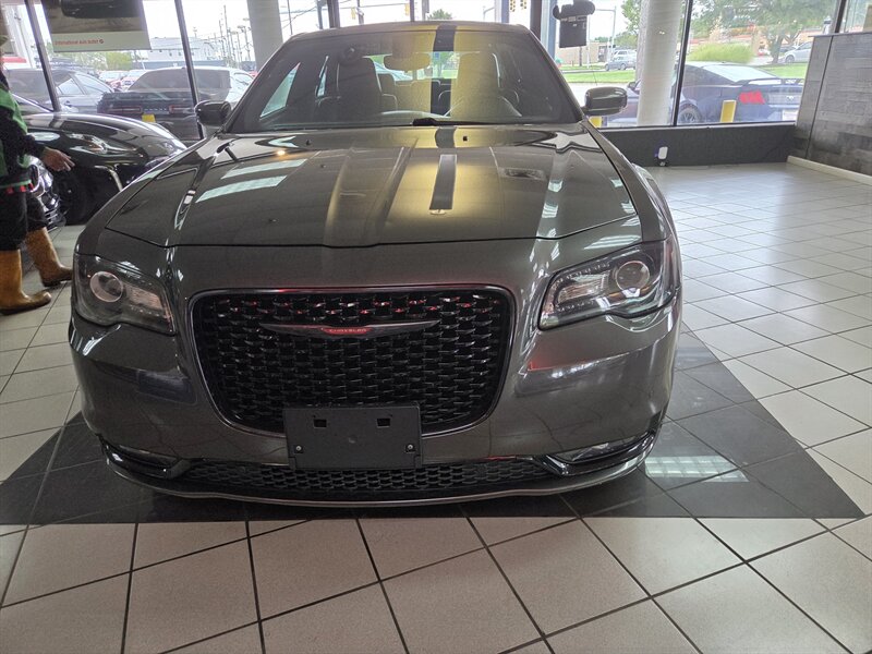 2023 Chrysler 300 Series S V6 4DR SEDAN - Photo 4 - Hamilton, OH 45015