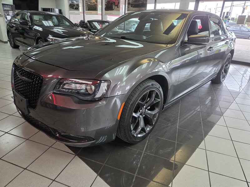 2023 Chrysler 300 Series S V6 4DR SEDAN   - Photo 1 - Hamilton, OH 45015