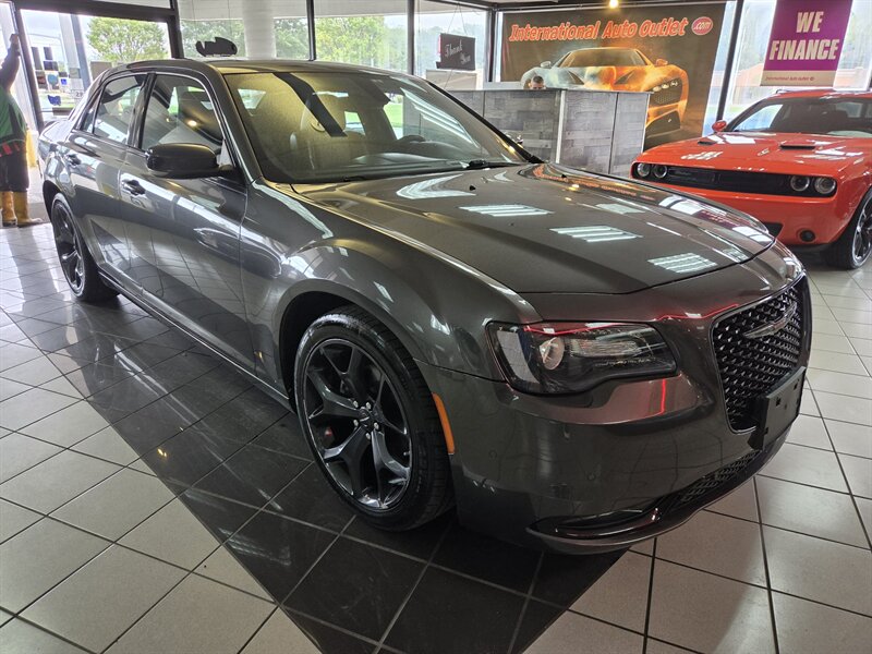 2023 Chrysler 300 Series S V6 4DR SEDAN - Photo 7 - Hamilton, OH 45015