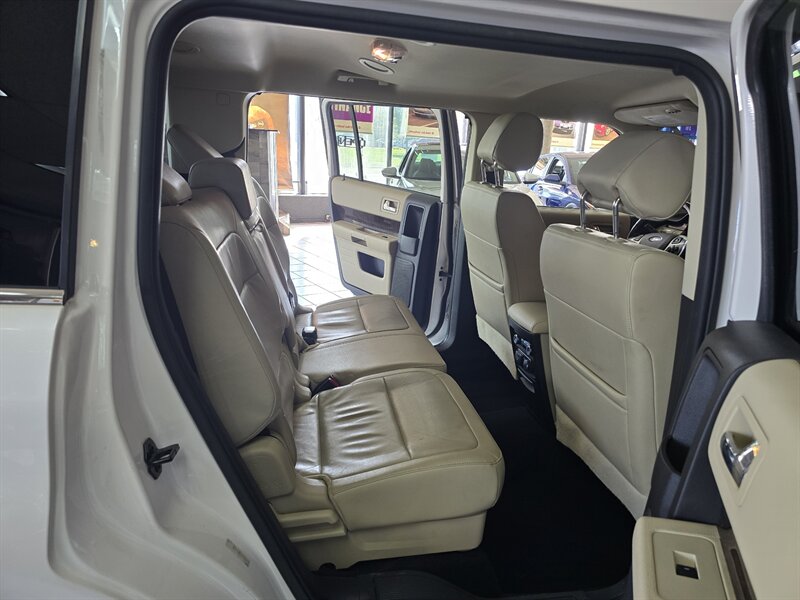 2017 Ford Flex Limited - Photo 21 - Hamilton, OH 45015