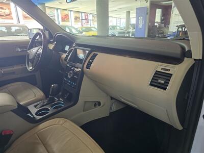 2017 Ford Flex Limited - Photo 16 - Hamilton, OH 45015