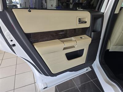 2017 Ford Flex Limited - Photo 10 - Hamilton, OH 45015