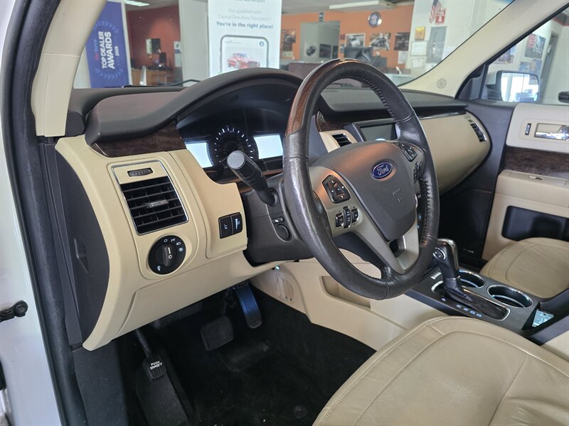 2017 Ford Flex Limited - Photo 8 - Hamilton, OH 45015