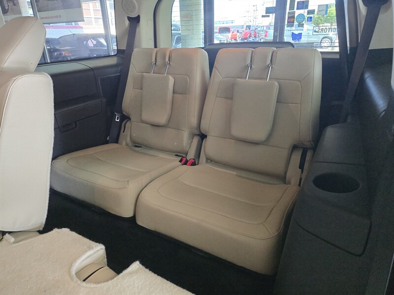 2017 Ford Flex Limited - Photo 14 - Hamilton, OH 45015