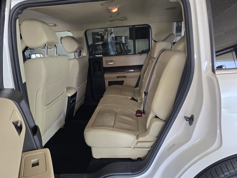 2017 Ford Flex Limited - Photo 11 - Hamilton, OH 45015