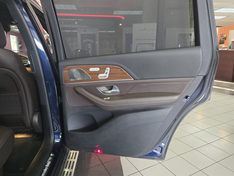 2022 Mercedes-Benz GLS 450 4-MATIC 4DRSUV AWD - Photo 18 - Hamilton, OH 45015