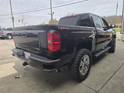 2018 Chevrolet Silverado 1500 Custom 4DR CREW CAB 4X4 V8   - Photo 4 - Hamilton, OH 45015