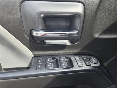 2018 Chevrolet Silverado 1500 Custom 4DR CREW CAB 4X4 V8   - Photo 17 - Hamilton, OH 45015