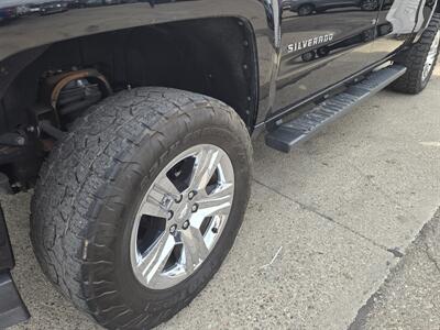 2018 Chevrolet Silverado 1500 Custom 4DR CREW CAB 4X4 V8   - Photo 29 - Hamilton, OH 45015