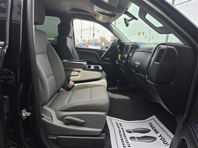 2018 Chevrolet Silverado 1500 Custom 4DR CREW CAB 4X4 V8   - Photo 14 - Hamilton, OH 45015