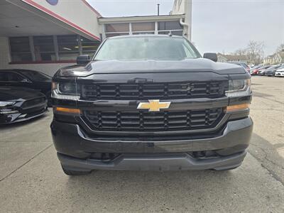 2018 Chevrolet Silverado 1500 Custom 4DR CREW CAB 4X4 V8   - Photo 2 - Hamilton, OH 45015