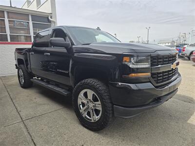 2018 Chevrolet Silverado 1500 Custom 4DR CREW CAB 4X4 V8   - Photo 3 - Hamilton, OH 45015