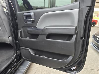 2018 Chevrolet Silverado 1500 Custom 4DR CREW CAB 4X4 V8   - Photo 15 - Hamilton, OH 45015