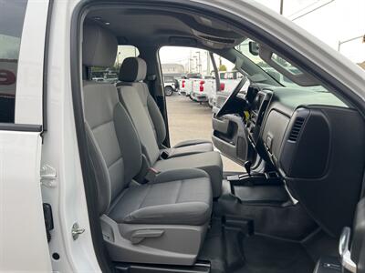 2018 Chevrolet Silverado 2500 Work Truck 4DR EXTENDED CAB   - Photo 21 - Hamilton, OH 45015