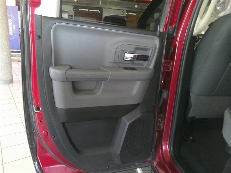 2014 RAM 1500 Big Horn/QUAD CAB/4X4 - Photo 10 - Hamilton, OH 45015