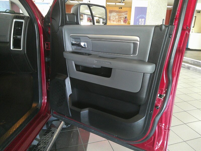 2014 RAM 1500 Big Horn/QUAD CAB/4X4 - Photo 12 - Hamilton, OH 45015