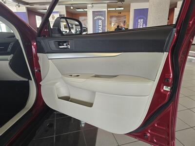 2011 Subaru Outback 2.5i Premium 4DR WAGON AWD   - Photo 12 - Hamilton, OH 45015