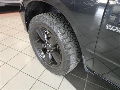 2019 RAM 1500 Classic Express 4DR QUAD CAB 4X4   - Photo 32 - Hamilton, OH 45015