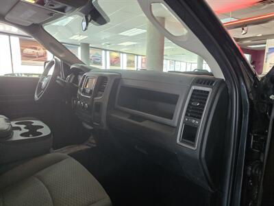 2019 RAM 1500 Classic Express 4DR QUAD CAB 4X4   - Photo 14 - Hamilton, OH 45015