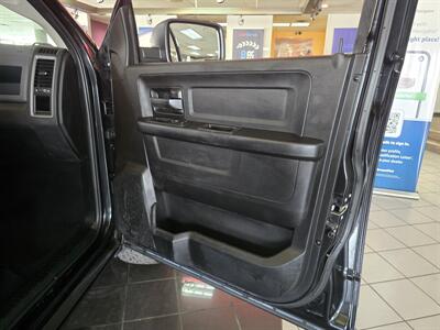 2019 RAM 1500 Classic Express 4DR QUAD CAB 4X4   - Photo 13 - Hamilton, OH 45015