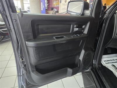 2019 RAM 1500 Classic Express 4DR QUAD CAB 4X4   - Photo 7 - Hamilton, OH 45015
