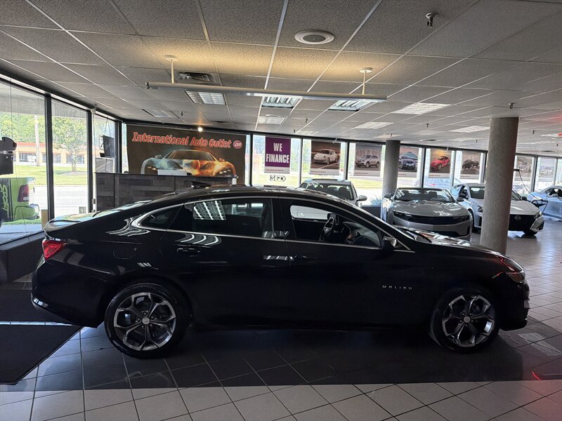 2023 Chevrolet Malibu LT 4DR SEDAN - Photo 5 - Hamilton, OH 45015