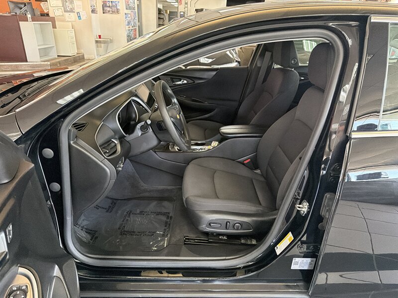 2023 Chevrolet Malibu LT 4DR SEDAN - Photo 9 - Hamilton, OH 45015