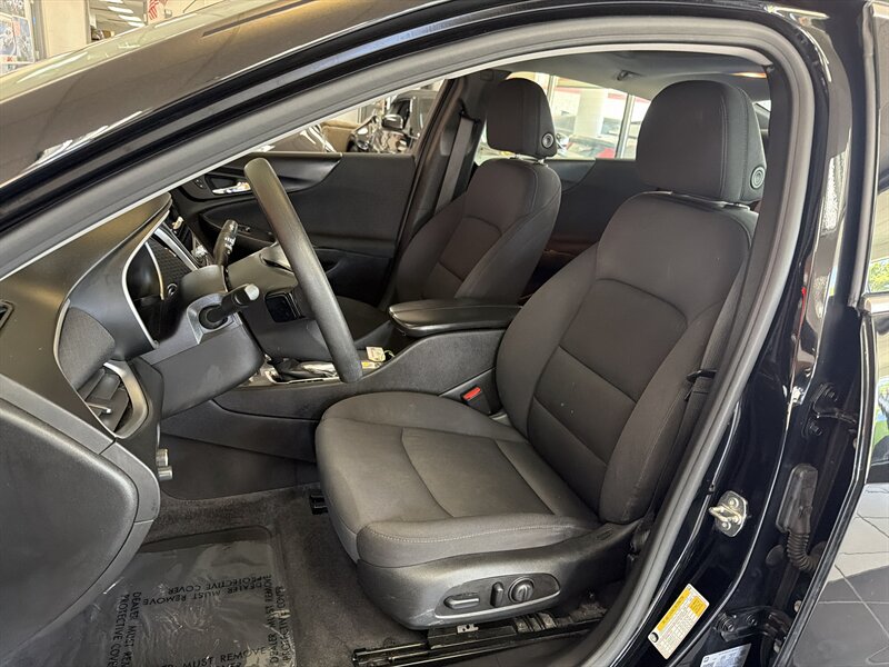 2023 Chevrolet Malibu LT 4DR SEDAN - Photo 10 - Hamilton, OH 45015