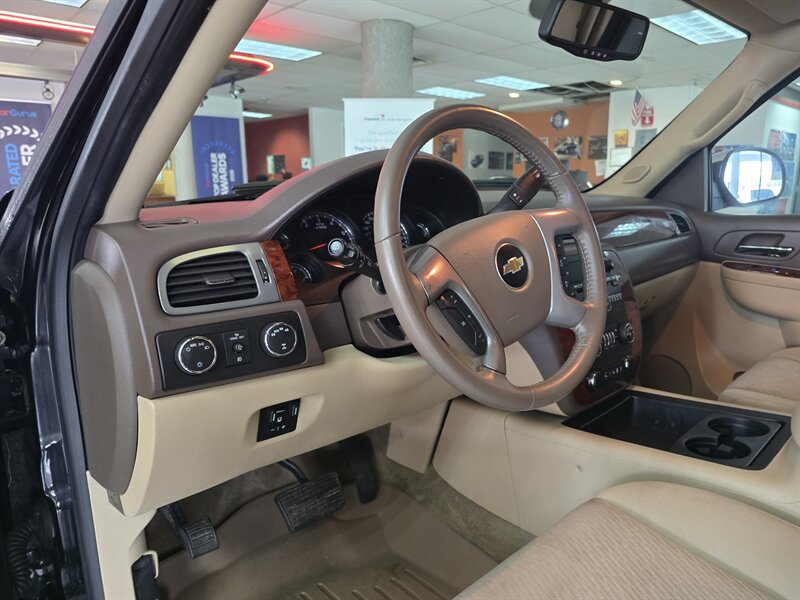 2014 Chevrolet Suburban LS 4DR SUV 4X4 - Photo 8 - Hamilton, OH 45015