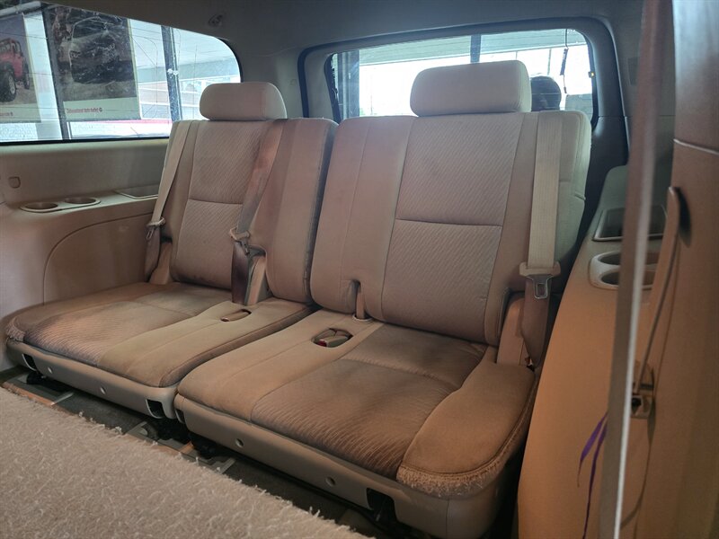 2014 Chevrolet Suburban LS 4DR SUV 4X4 - Photo 13 - Hamilton, OH 45015