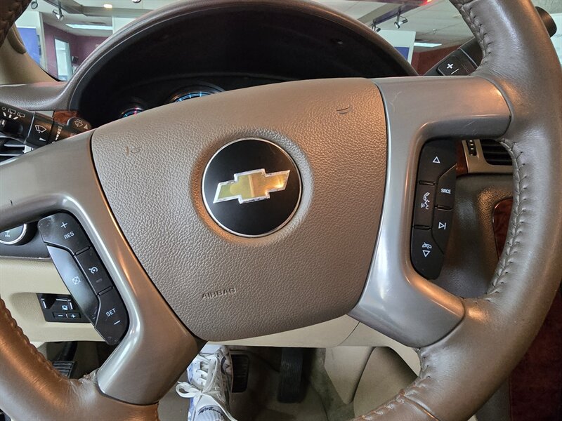 2014 Chevrolet Suburban LS 4DR SUV 4X4 - Photo 26 - Hamilton, OH 45015