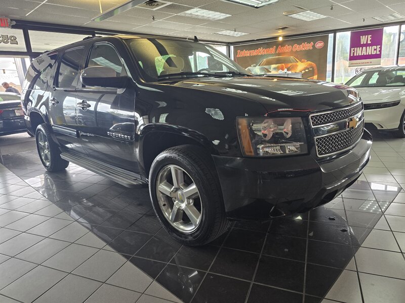 2014 Chevrolet Suburban LS 4DR SUV 4X4 - Photo 3 - Hamilton, OH 45015