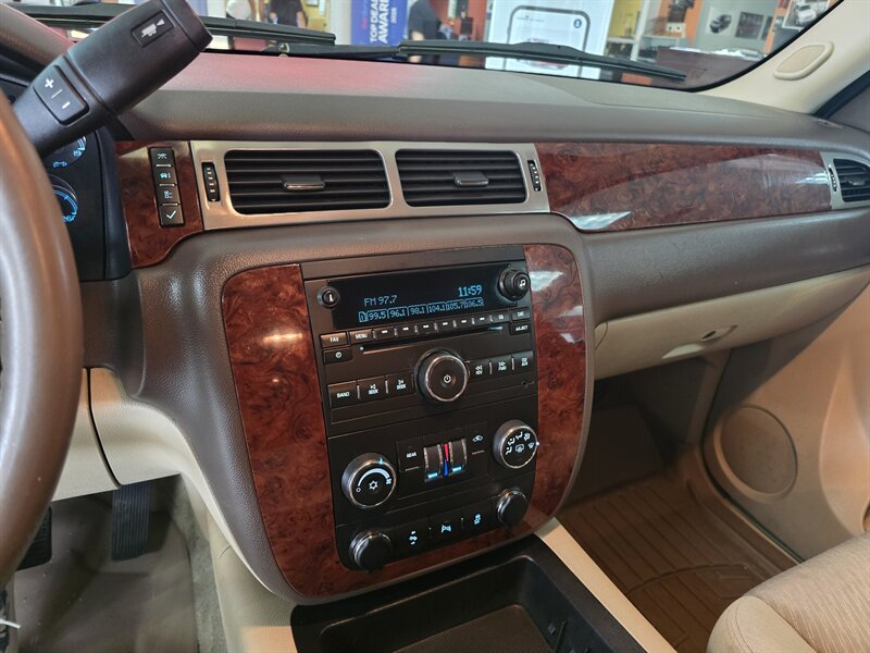 2014 Chevrolet Suburban LS 4DR SUV 4X4 - Photo 25 - Hamilton, OH 45015