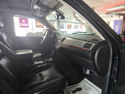 2011 Cadillac Escalade Luxury Collection 4DR SUV AWD   - Photo 19 - Hamilton, OH 45015