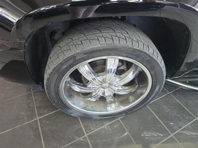 2011 Cadillac Escalade Luxury Collection 4DR SUV AWD   - Photo 41 - Hamilton, OH 45015
